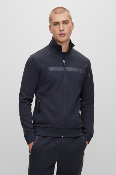 Спортивная кофта Regular Fit: классический крой, средняя свобода движений.