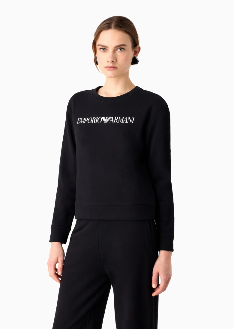 Свитшот Regular Fit: классический крой, средняя свобода движений.