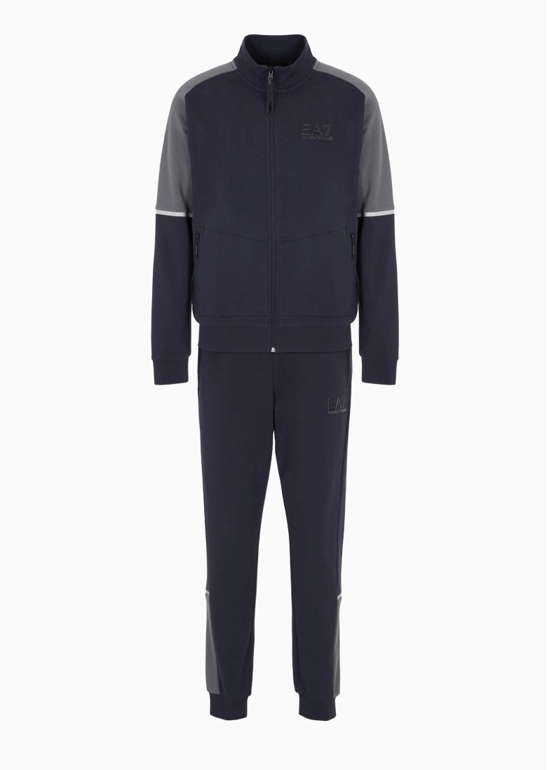 Спортивний костюм Regular Fit: класичний крій, середня свобода рухів.