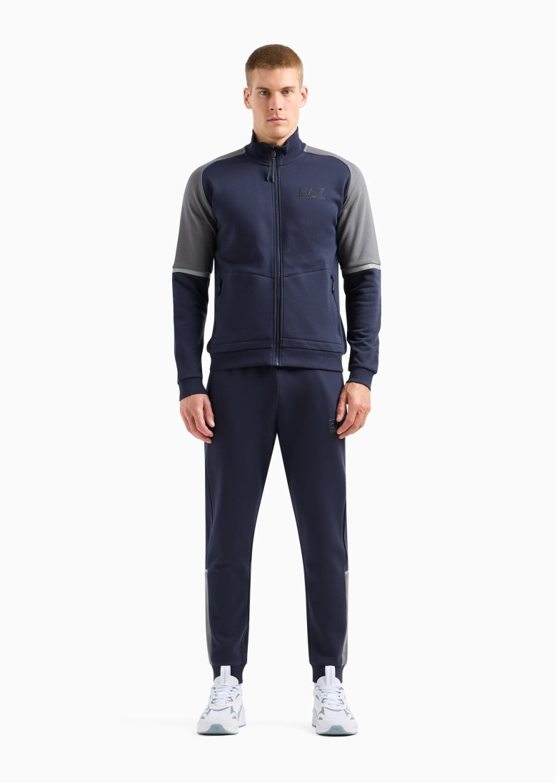 Спортивний костюм Regular Fit: класичний крій, середня свобода рухів.