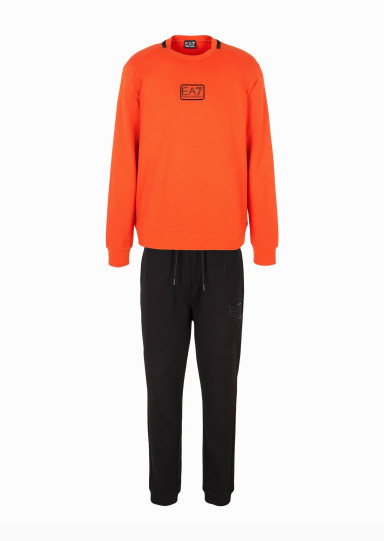 Спортивний костюм Regular Fit: класичний крій, середня свобода рухів. Середня