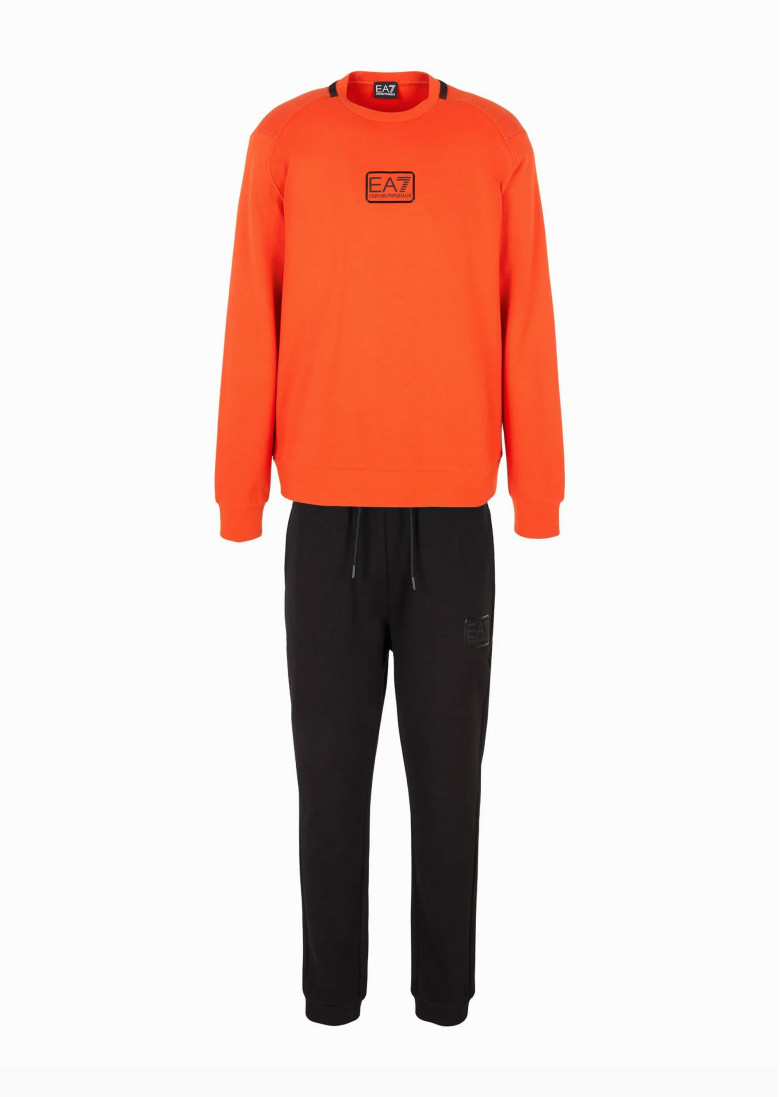 Спортивний костюм Regular Fit: класичний крій, середня свобода рухів. Середня