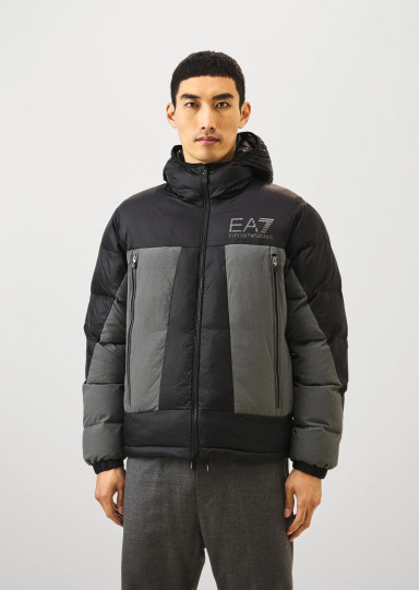 Куртка зимова Regular Fit: класичний крій, середня свобода рухів.