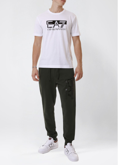 Спортивные брюки Regular Fit: классический крой, средняя свобода движений. Высокая