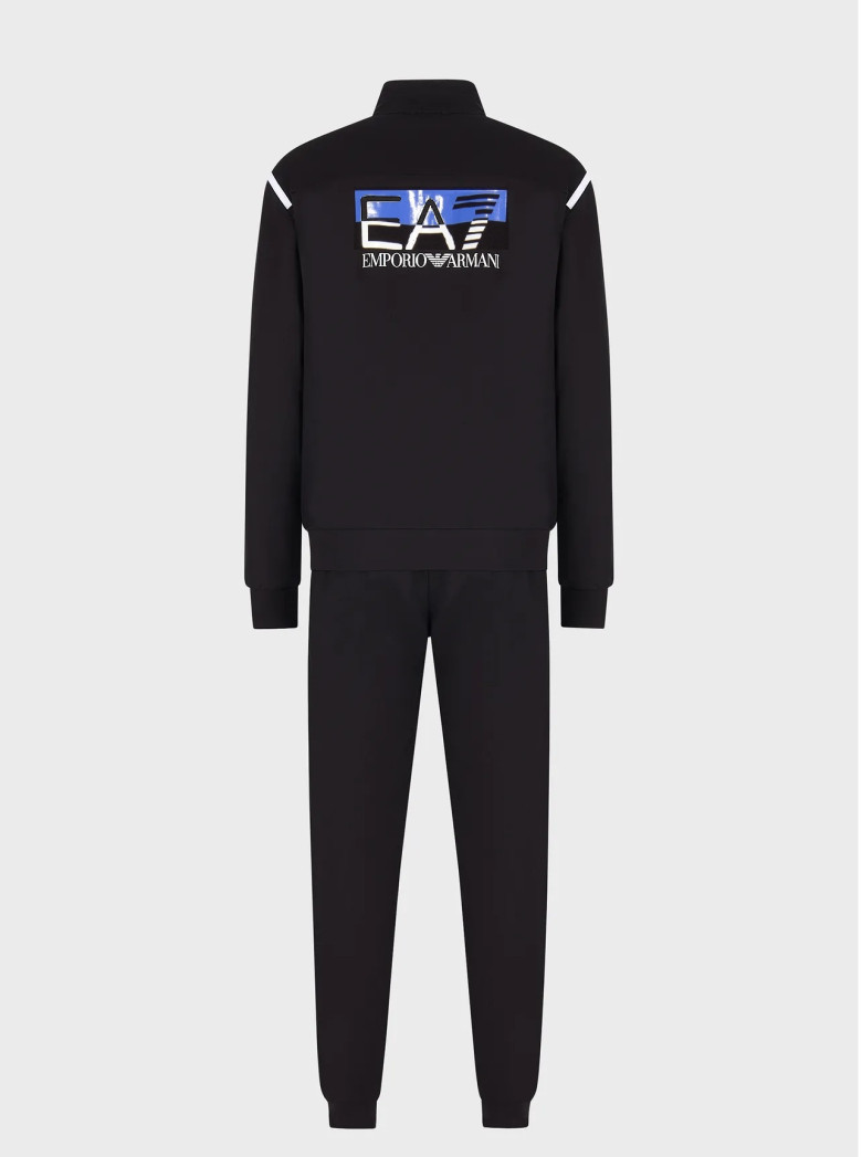 Спортивний костюм Regular Fit: класичний крій, середня свобода рухів. Середня
