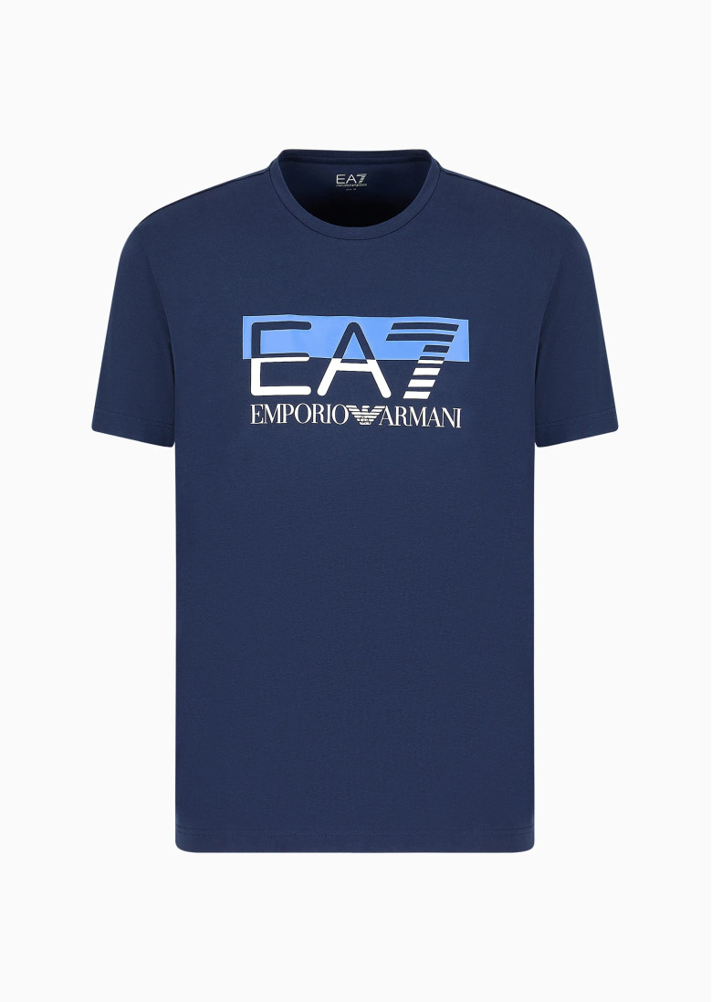 Футболка Regular Fit: классический крой, средняя свобода движений.