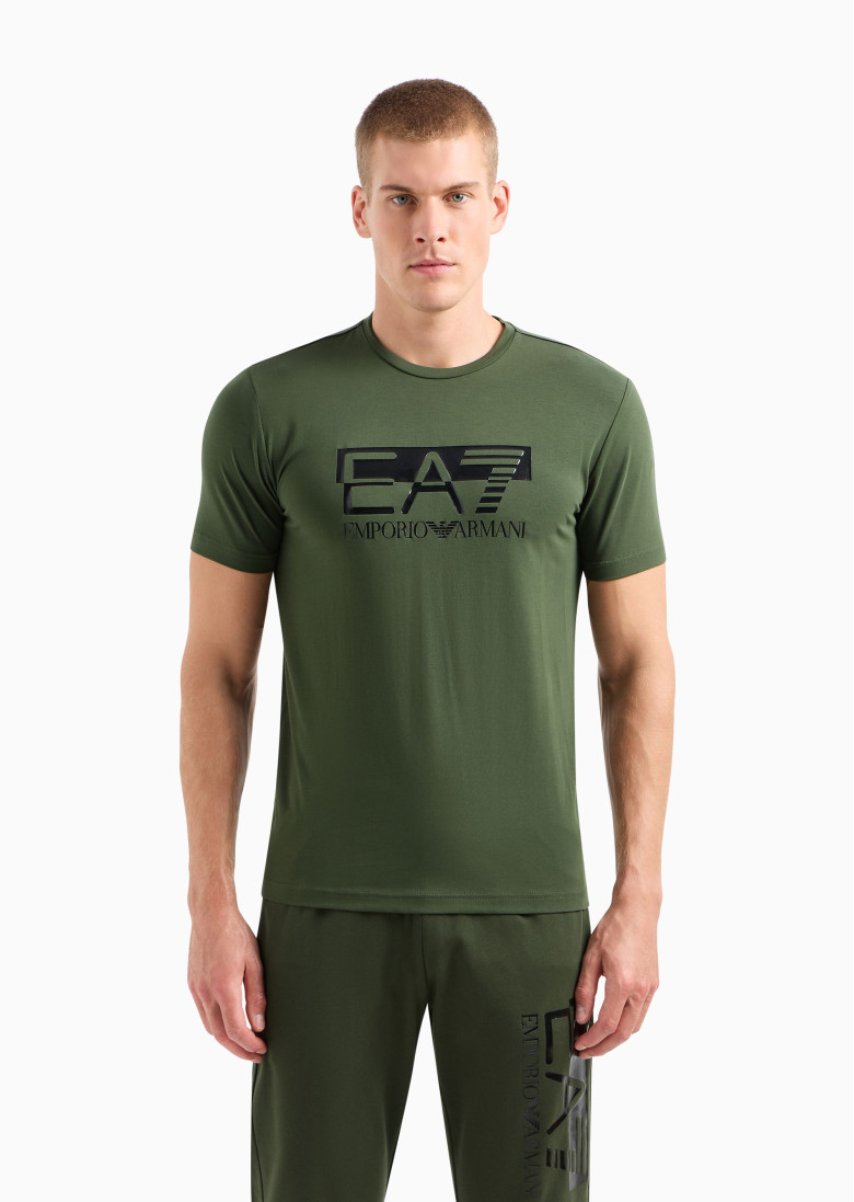 Футболка Regular Fit: классический крой, средняя свобода движений.