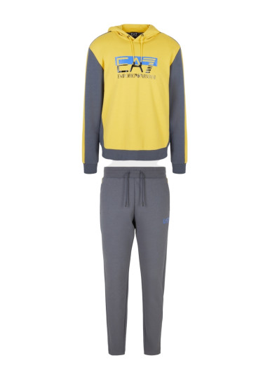 Спортивний костюм Regular Fit: класичний крій, середня свобода рухів. Середня