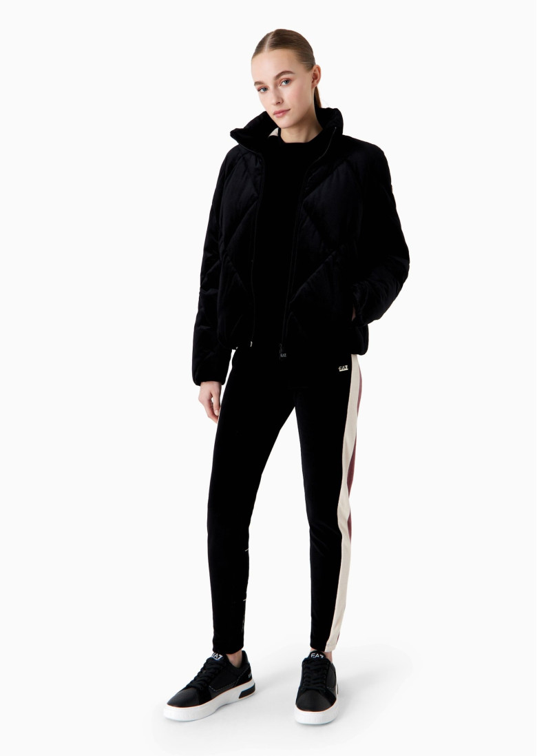 Спортивні брюки Slim Fit: приталений силует, але не надто вузький.