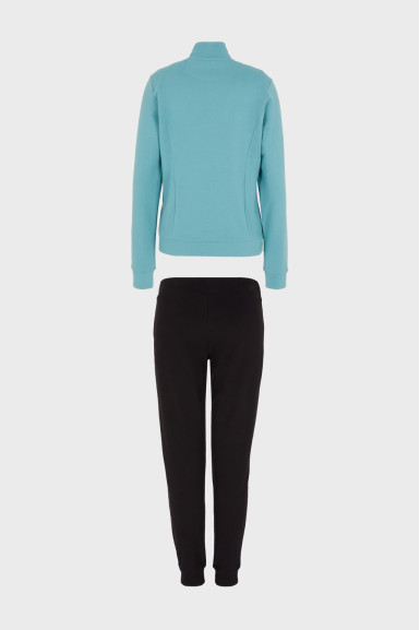 Спортивний костюм Extra Slim Fit: дуже облягає, підкреслює фігуру. Середня