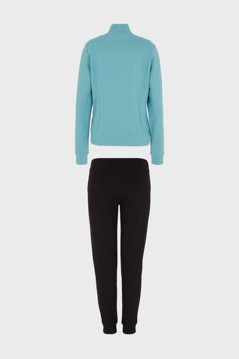 Спортивный костюм Extra Slim Fit: очень облегающая, подчеркивающая фигуру. Средняя