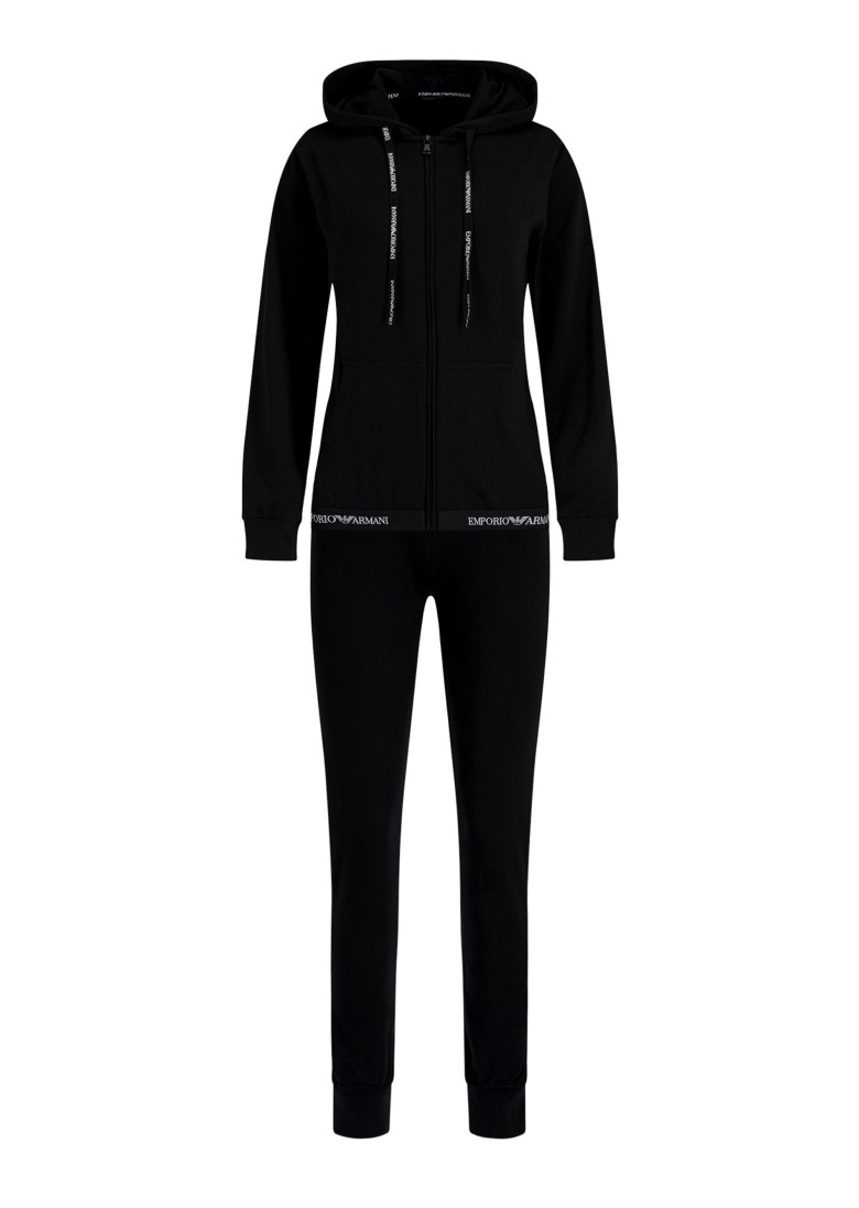 Спортивный костюм Relaxed Fit: свободный крой для максимального комфорта.