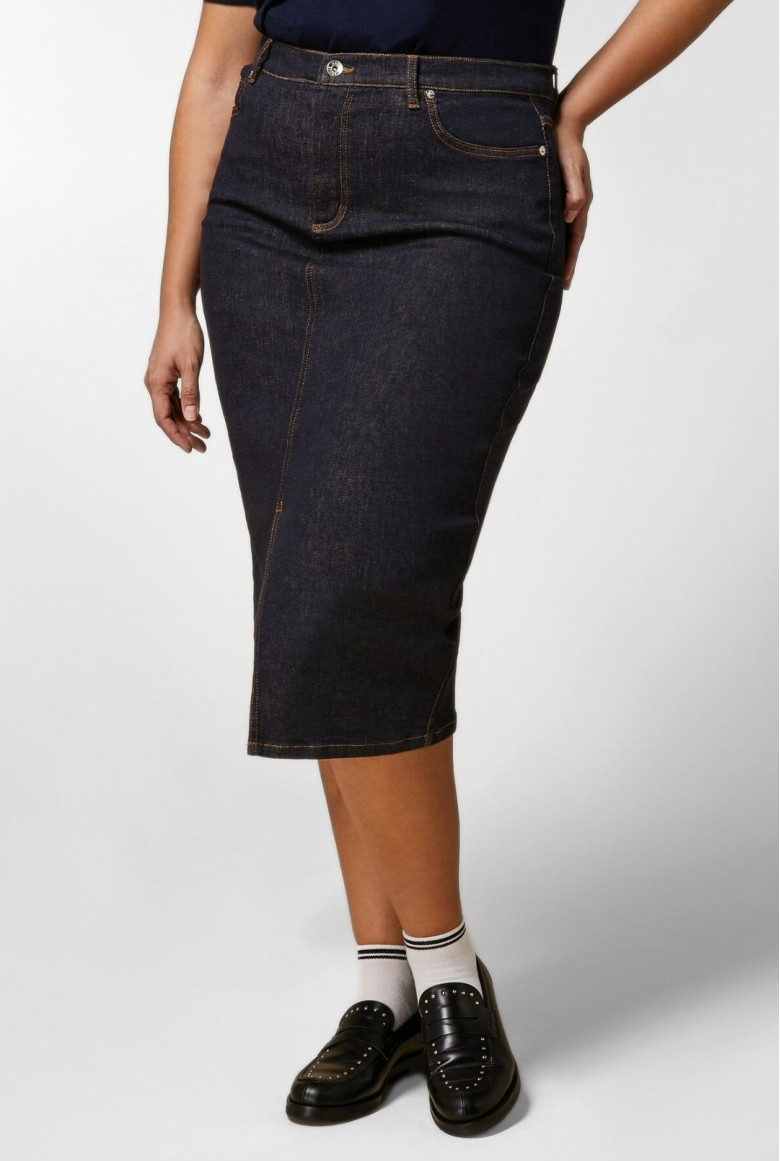 Спідниця міді Slim Fit: приталений силует, але не надто вузький.