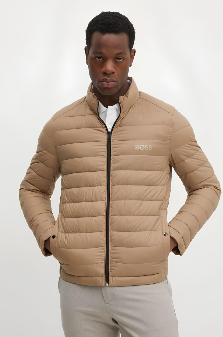 Куртка Regular Fit: класичний крій, середня свобода рухів.