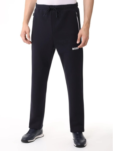 Брюки джерси Regular Fit: классический крой, средняя свобода движений.