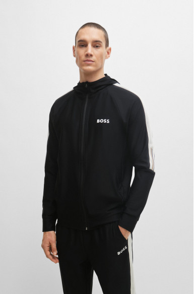 Спортивная кофта Regular Fit: классический крой, средняя свобода движений.