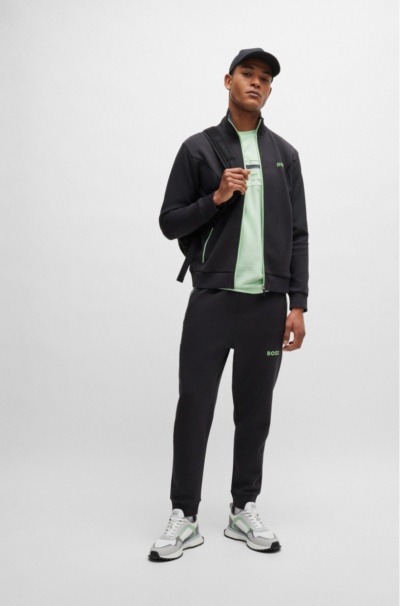 Спортивна кофта Regular Fit: класичний крій, середня свобода рухів.