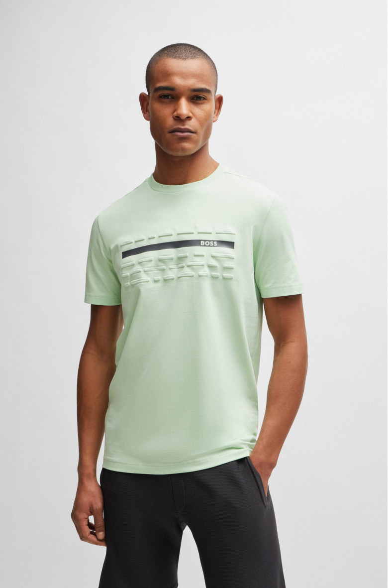 Футболка Regular Fit: классический крой, средняя свобода движений.