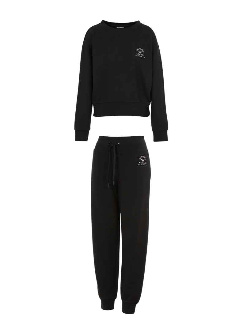Спортивний костюм Regular Fit: класичний крій, середня свобода рухів.