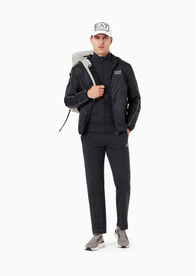 Спортивные брюки Regular Fit: классический крой, средняя свобода движений.