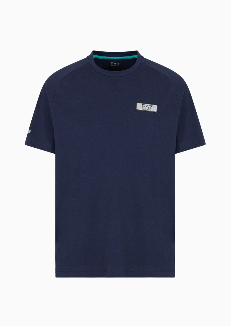 Футболка Regular Fit: классический крой, средняя свобода движений.