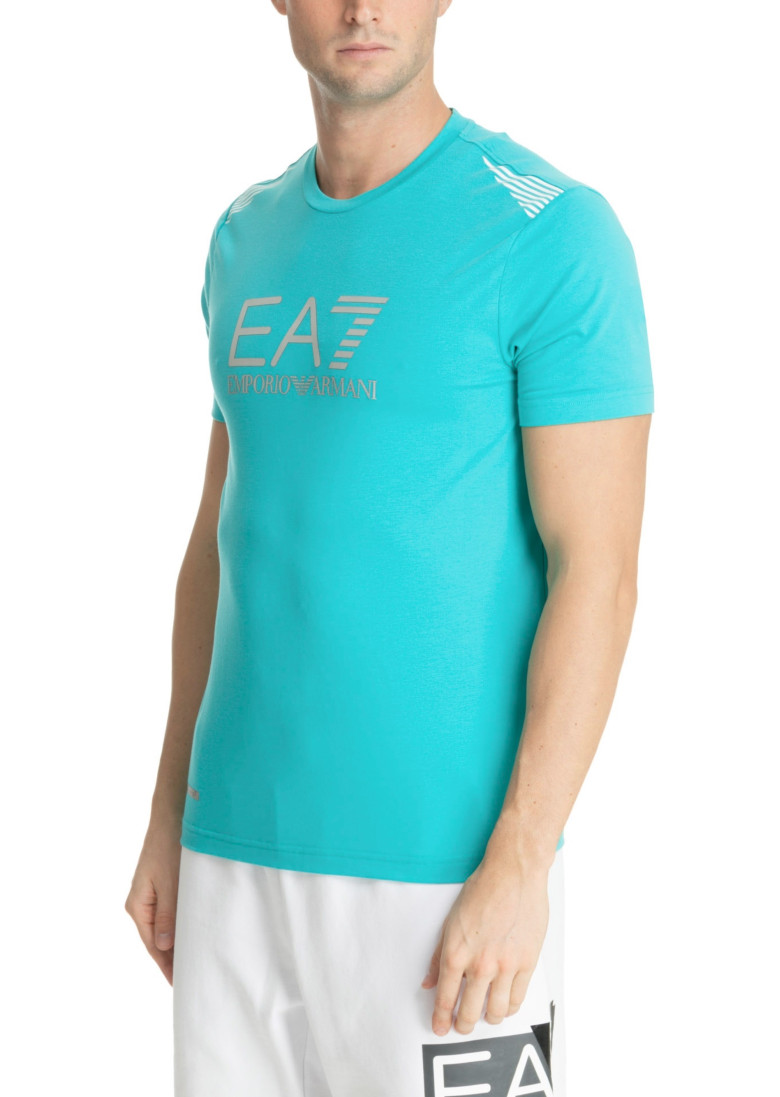 Футболка Regular Fit: классический крой, средняя свобода движений.