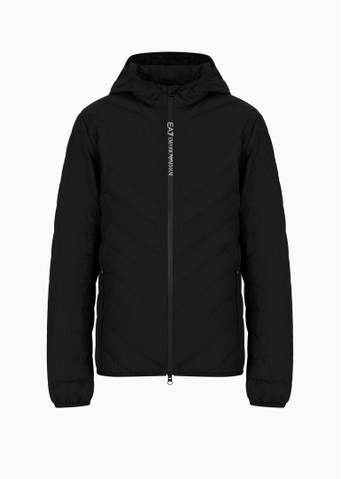 Пуховик тонкий Slim Fit: приталенный силуэт, но не слишком узкий.