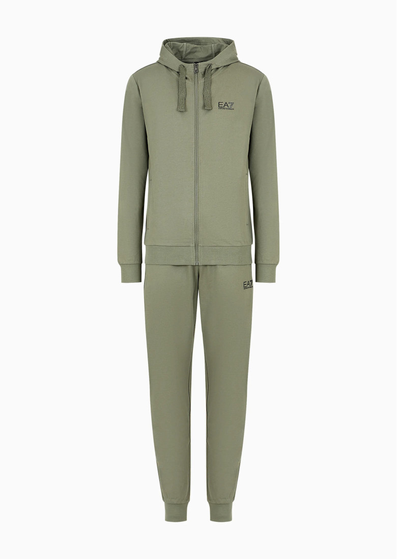 Спортивний костюм Regular Fit: класичний крій, середня свобода рухів.