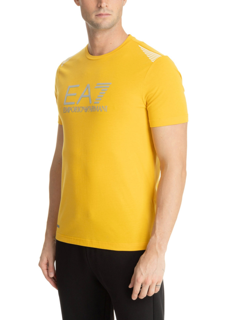 Футболка Regular Fit: классический крой, средняя свобода движений.