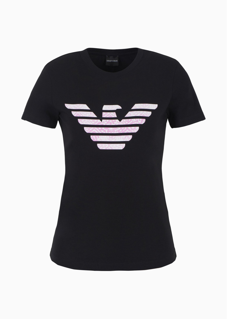 Футболка Slim Fit: приталений силует, але не надто вузький.