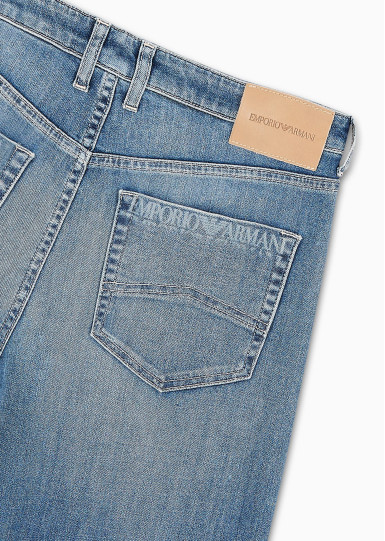 Джинси Relaxed Relaxed Fit: вільний крій для максимального комфорту. Середня