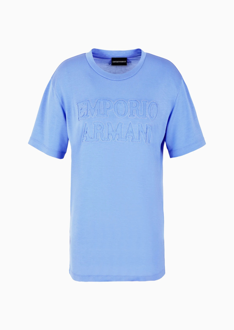 Футболка Regular Fit: классический крой, средняя свобода движений.