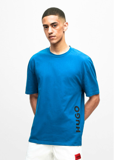 Футболка Relaxed Fit: свободный крой для максимального комфорта.