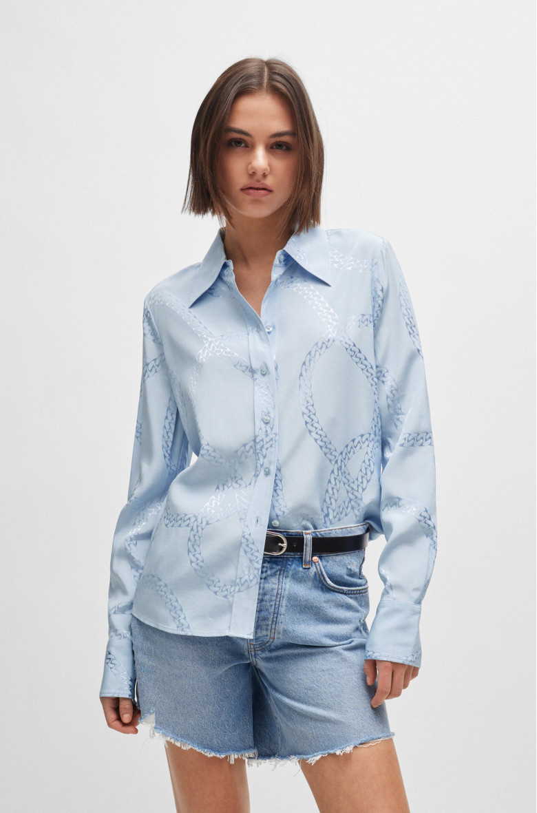 Рубашка с длинным рукавом Regular Fit: классический крой, средняя свобода движений.