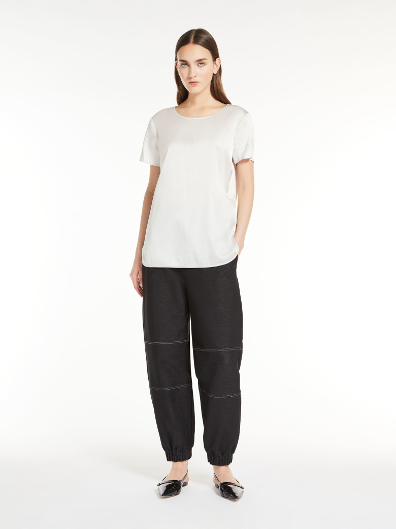 Блуза с коротким рукавом Relaxed Fit: свободный крой для максимального комфорта.