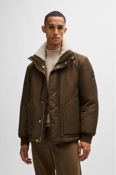 Куртка зимняя Regular Fit: классический крой, средняя свобода движений.