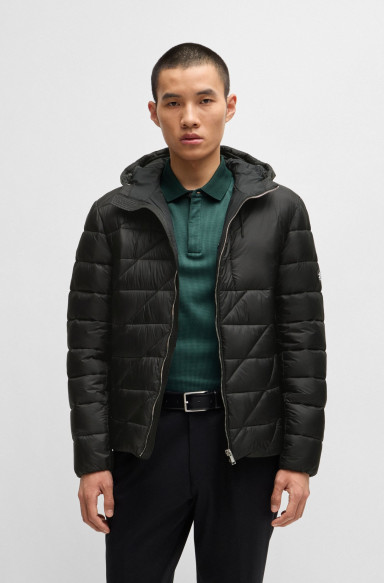 Куртка Regular Fit: класичний крій, середня свобода рухів.
