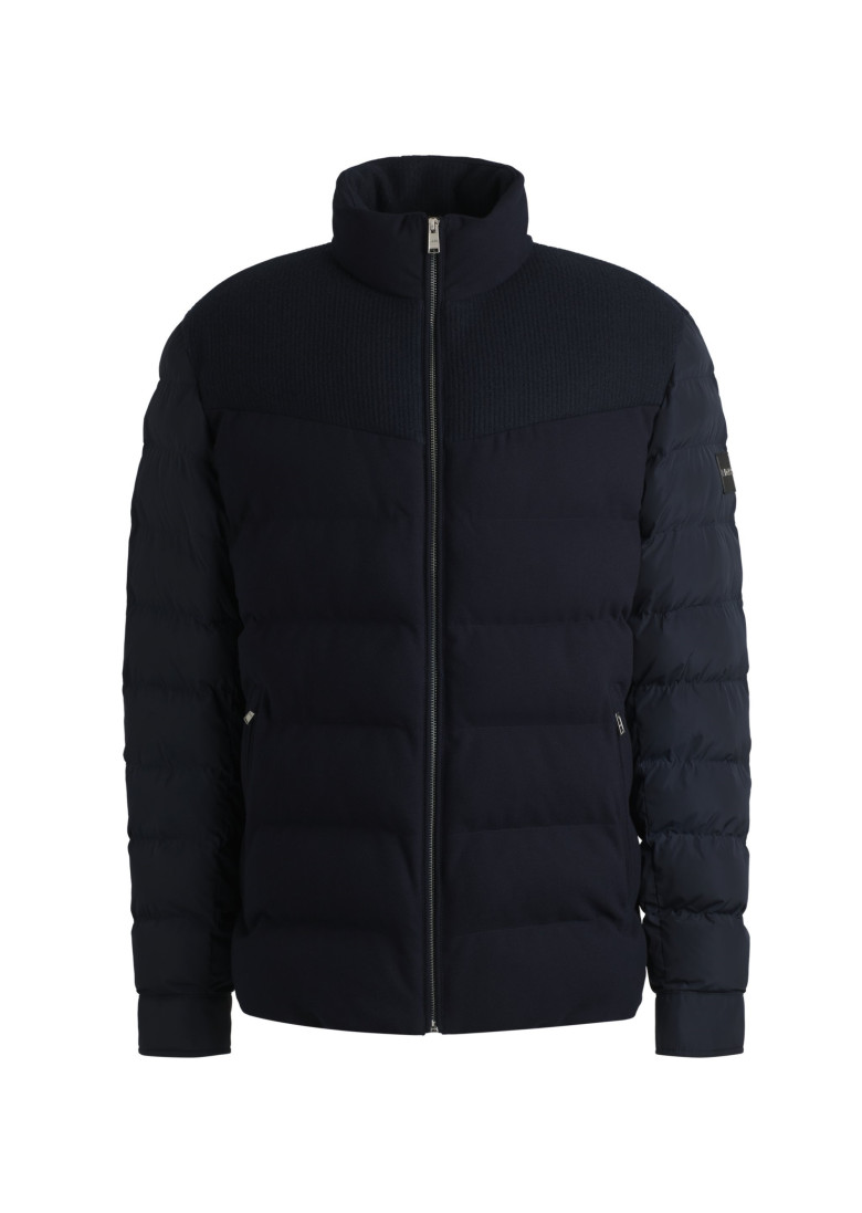 Куртка Regular Fit: класичний крій, середня свобода рухів.