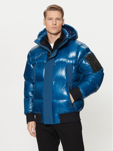 Пуховик Regular Fit: классический крой, средняя свобода движений.