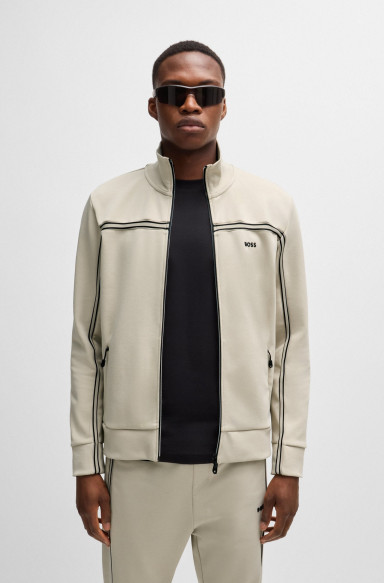 Спортивная кофта Regular Fit: классический крой, средняя свобода движений.