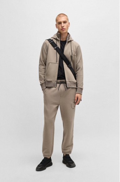 Спортивные брюки Relaxed Fit: свободный крой для максимального комфорта. Высокая