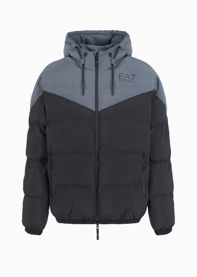 Куртка Relaxed Fit: свободный крой для максимального комфорта.