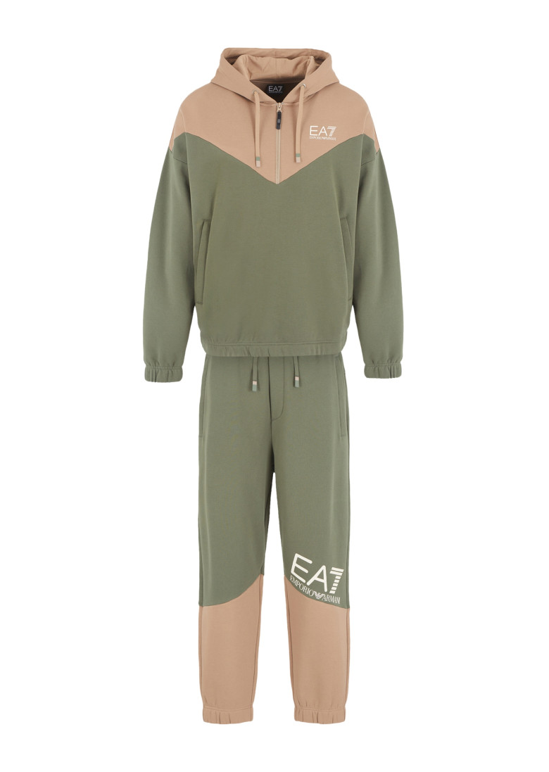 Спортивний костюм Regular Fit: класичний крій, середня свобода рухів.