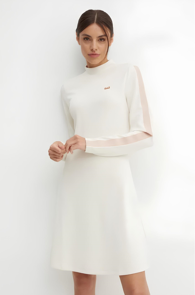 Сукні міні Slim Fit: приталений силует, але не надто вузький.