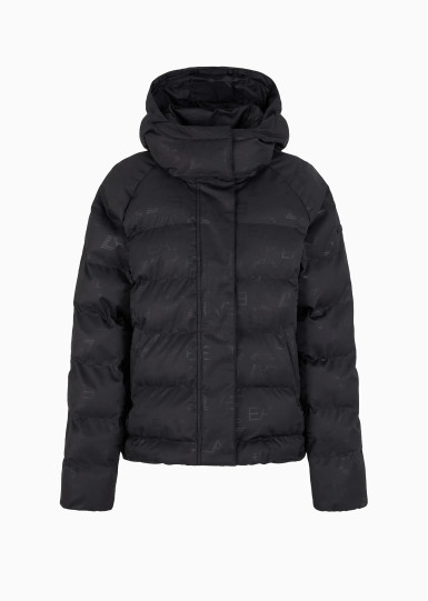 Куртка Regular Fit: классический крой, средняя свобода движений.