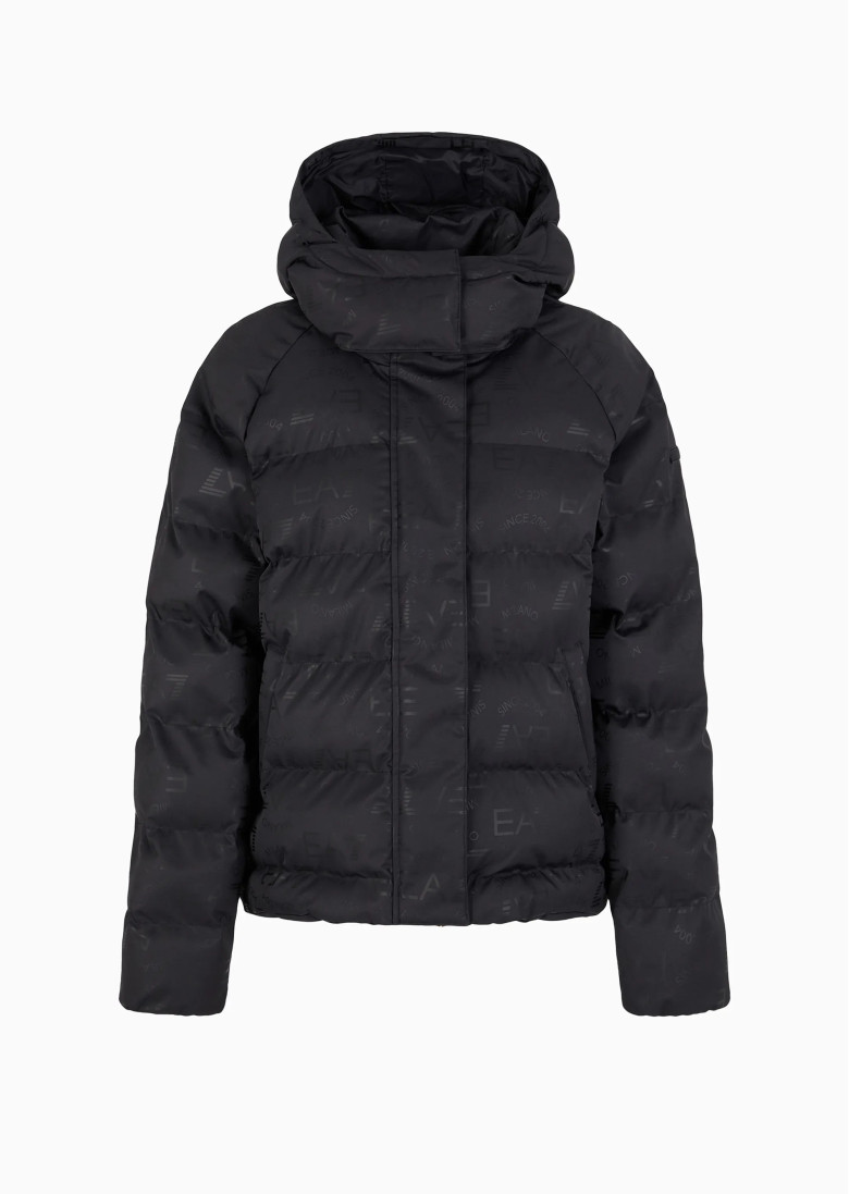 Куртка Regular Fit: класичний крій, середня свобода рухів.