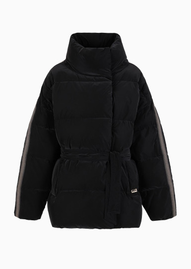 Куртка зимняя Regular Fit: классический крой, средняя свобода движений.
