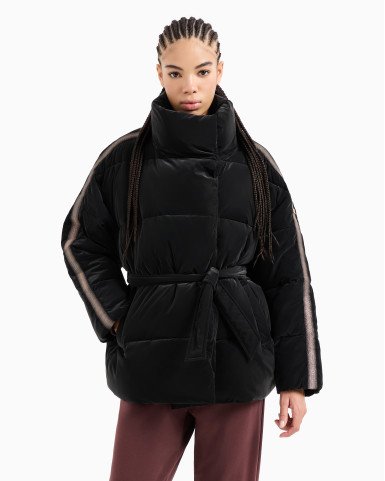 Куртка зимняя Regular Fit: классический крой, средняя свобода движений.