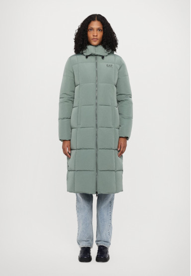 Куртка зимова Regular Fit: класичний крій, середня свобода рухів.