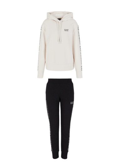 Спортивный костюм Regular Fit: классический крой, средняя свобода движений.
